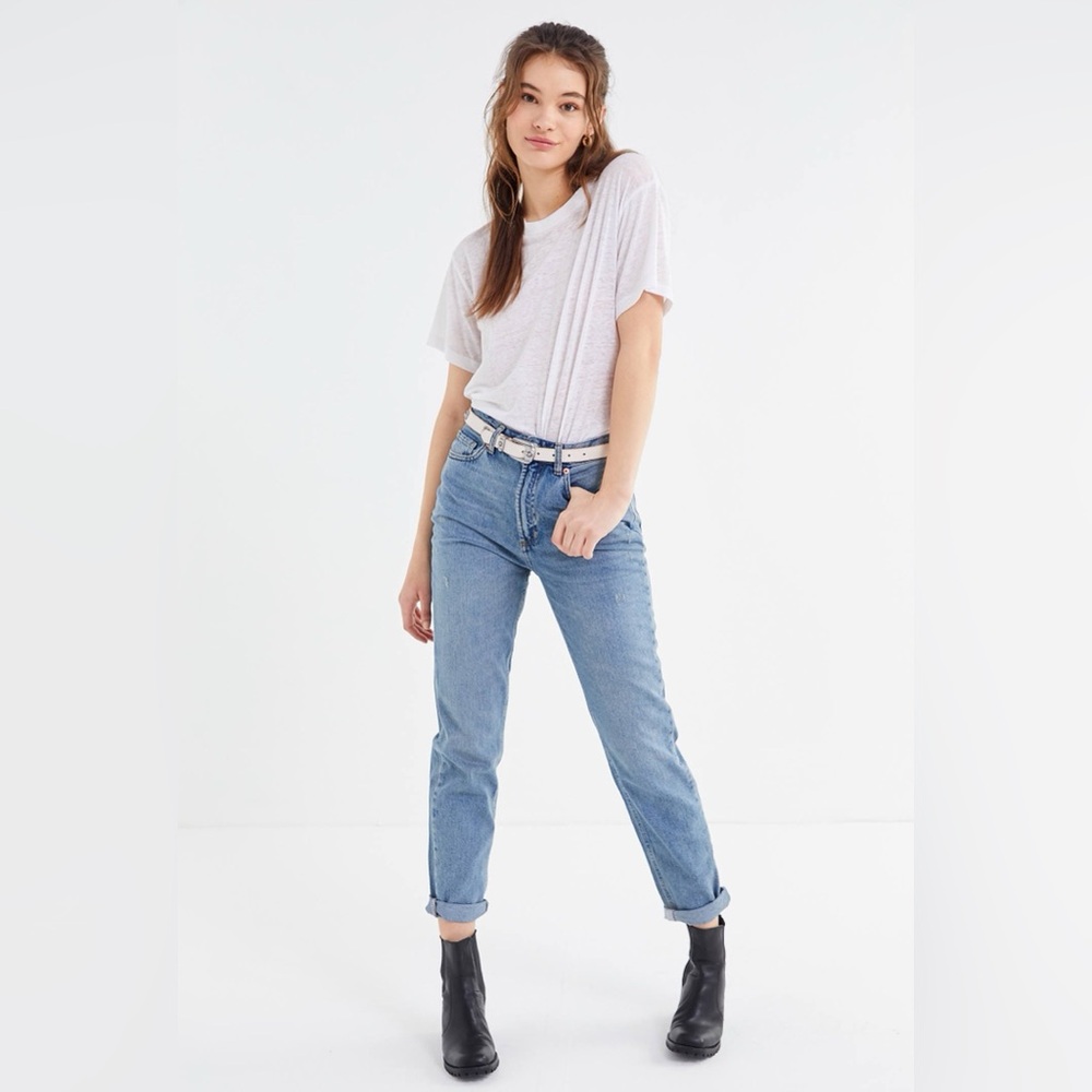 BDG Mom Jean High Waist Tapered Medium Rinse Soft Denim 100% Cotton 28 waist